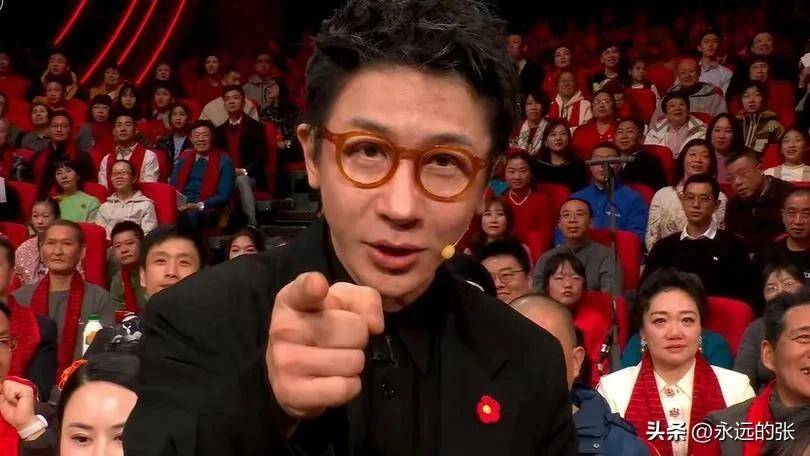 演的魔术《画蛇添福》从以下几方面来看待瓦力棋牌试玩对于刘谦在2025年春晚表(图1)