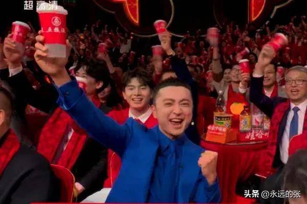 演的魔术《画蛇添福》从以下几方面来看待瓦力棋牌试玩对于刘谦在2025年春晚表(图3)