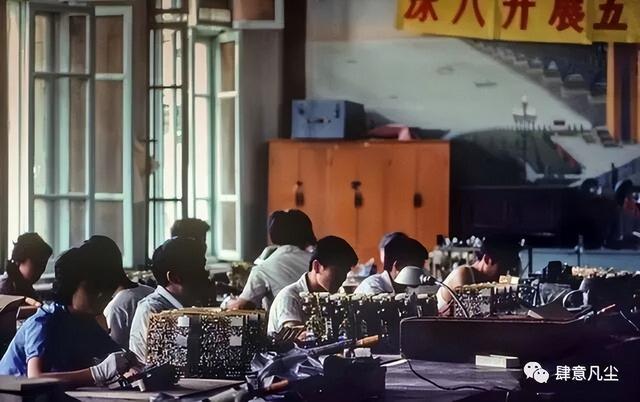 苏南京鹤立鸡群的金陵饭店是南京人骄傲瓦力棋牌试玩老照片：1983年的江(图2)